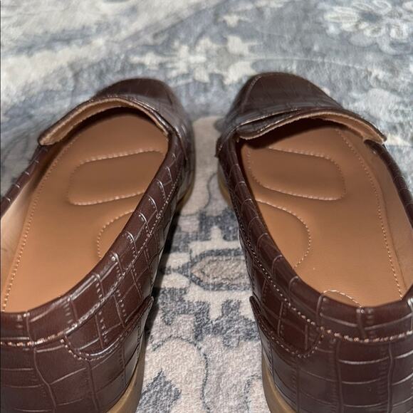 Old Navy 7 Glossy Brown Crocodile-Embossed City Loafers - Picture 6 of 9